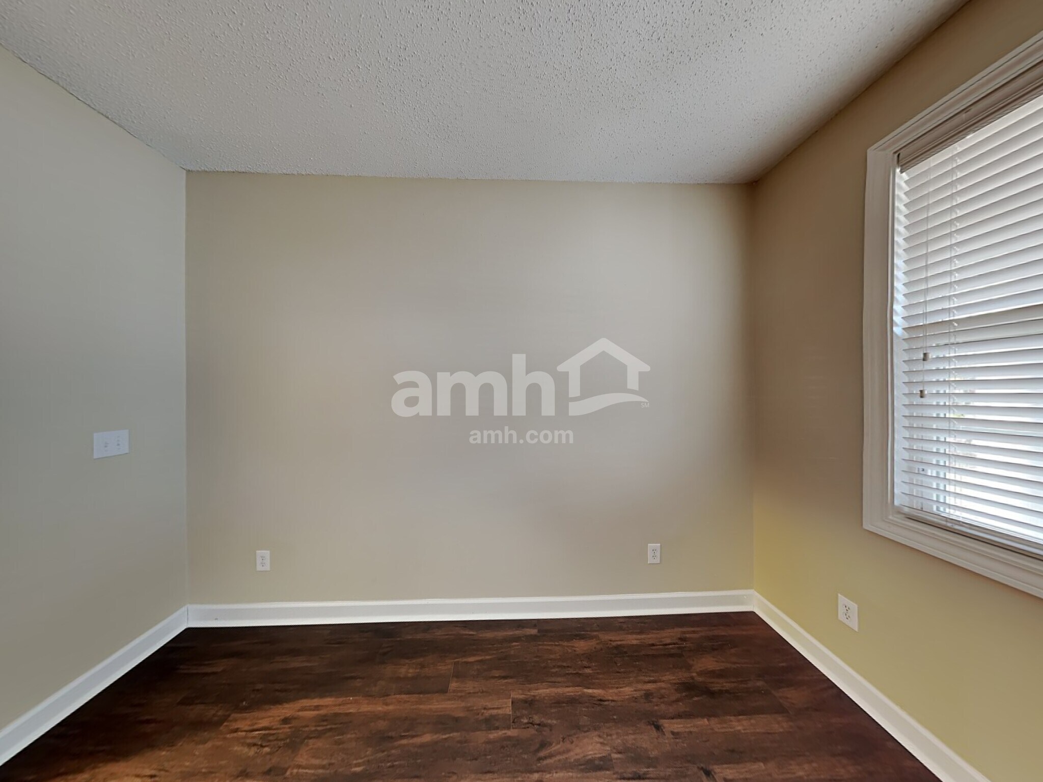 Building Photo - 1071 Sassafras Trl