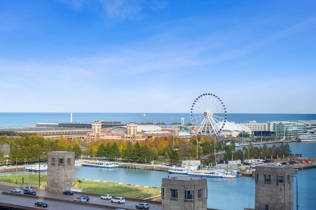 Building Photo - 450 E Waterside Dr