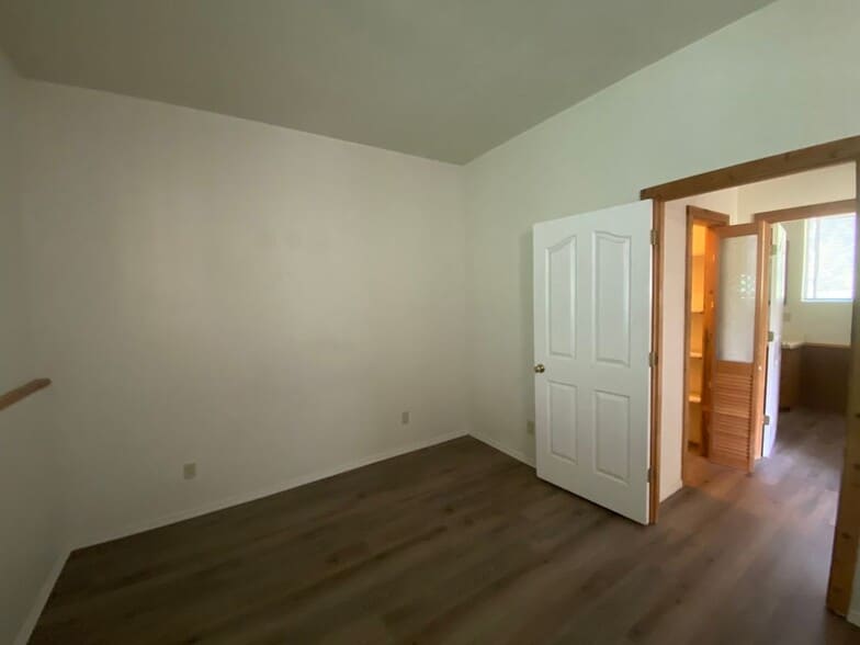 Building Photo - 215 Ski Village Dr