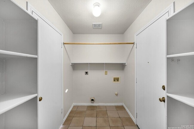 Building Photo - 9711 Diamond Cliff Dr