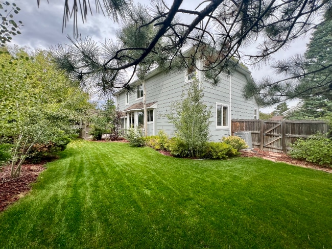 Building Photo - Spacious 4-Bed Retreat with Guest Suite & Fireplace