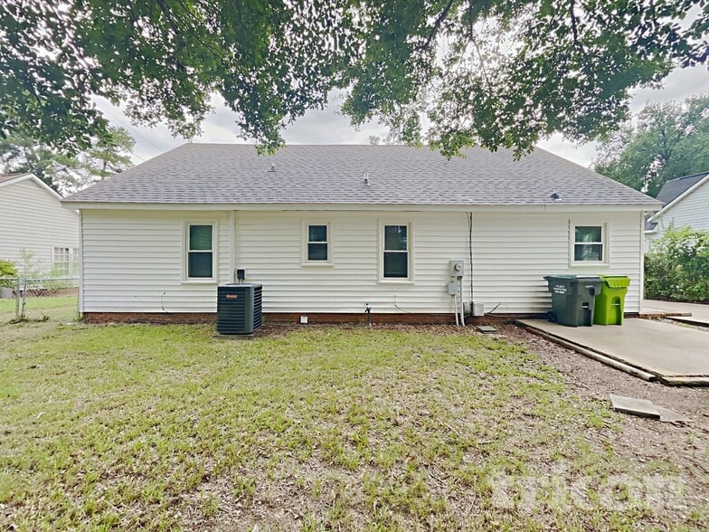 Building Photo - 308 Kenton Dr