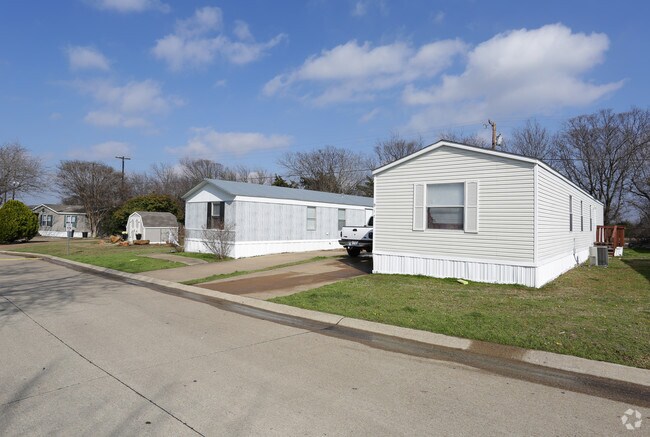 Building Photo - Dynamic II