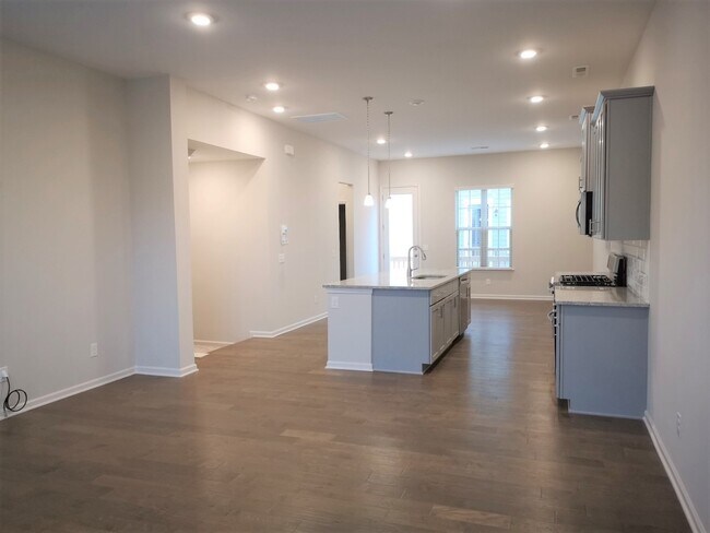 Building Photo - Excellent Location!!!Townhome