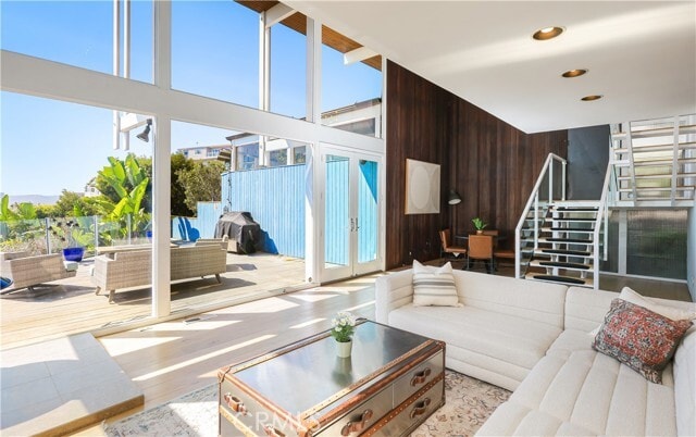 Building Photo - 599 Alta Vista Way