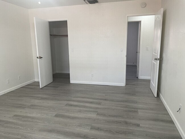 Building Photo - 428 W Ward Ave
