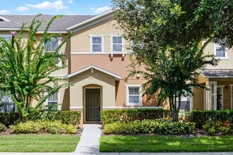 Building Photo - 2/2.5/2 Plus Loft in Gated Winter Garden C...