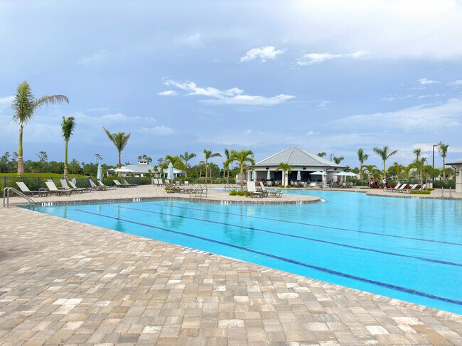 Building Photo - 14081 Heritage Landing Blvd