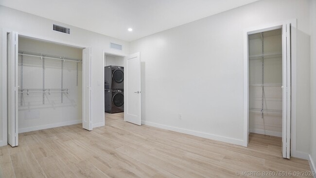 Building Photo - 701 S Royal Poinciana Blvd