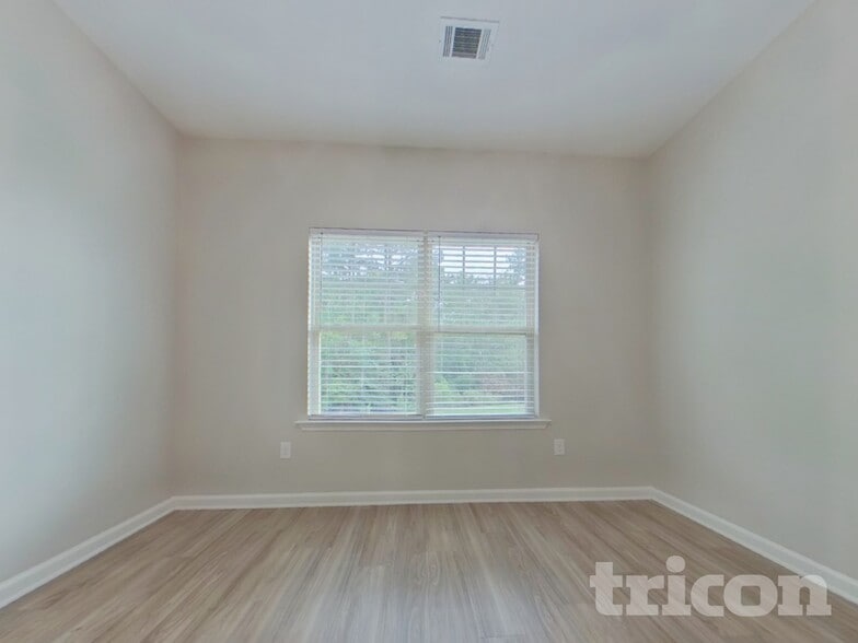 Building Photo - 14 Glenwood Springs Ct