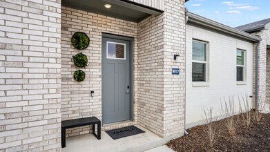 Building Photo - North Elm Street, Denton, TX 76207 - 2 BR 2 BA house