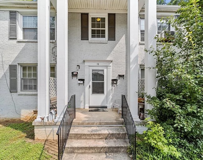 Primary Photo - Two bedroom, 1 bath condo in Burlington (Brookwood Garden) Water and heat included!-$150 off depo...