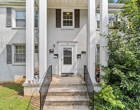 Building Photo - Two bedroom, 1 bath condo in Burlington (B...
