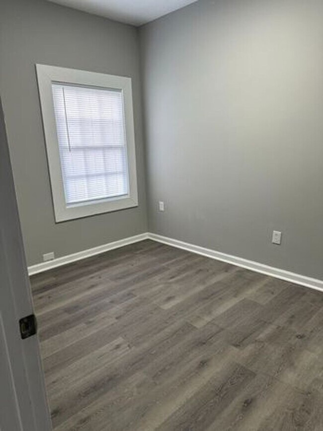 Building Photo - Irvington Living II: Renovated Comfort in ...