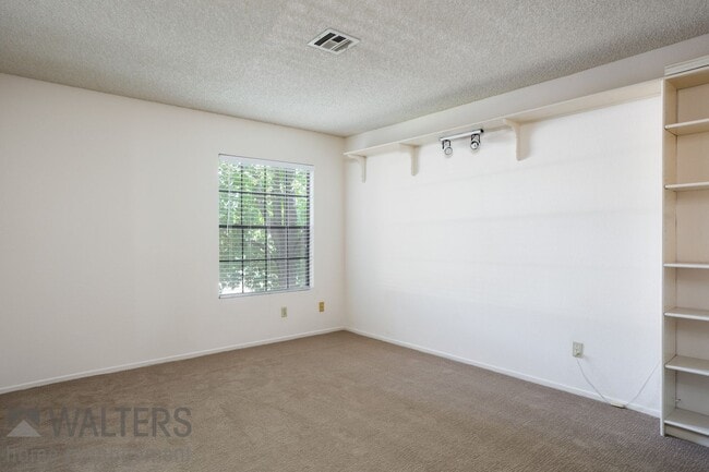 Building Photo - ***NEW LISTING: 2bd Upper Level in Terra V...