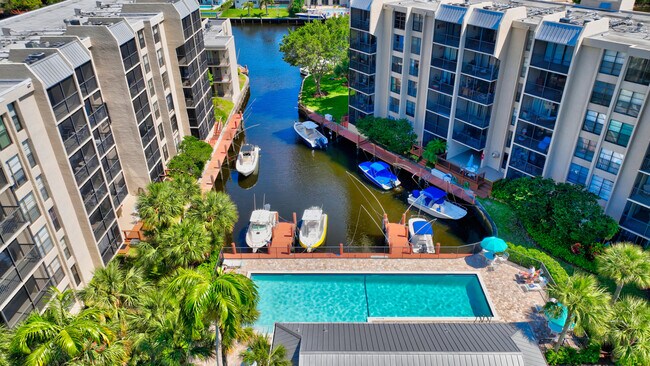 Building Photo - 11 Royal Palm Way