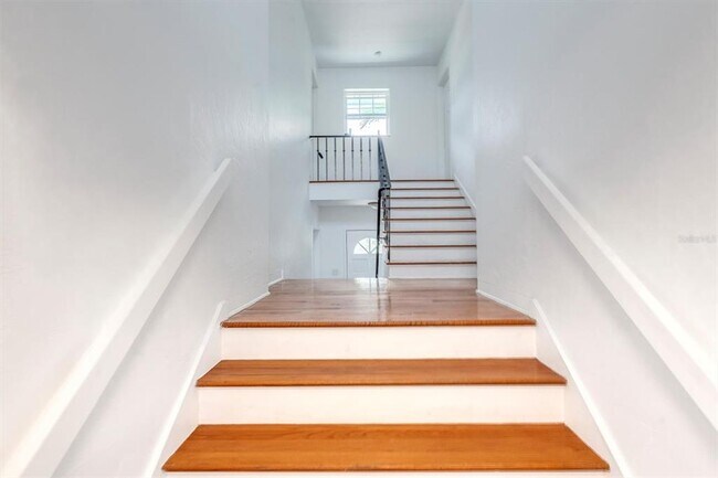Building Photo - 1800 Pass a Grille Way