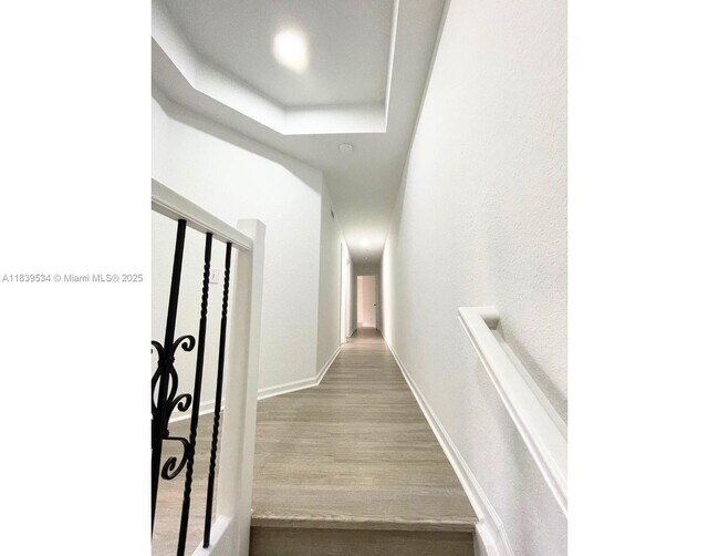 Building Photo - 3809 Tree Top Dr