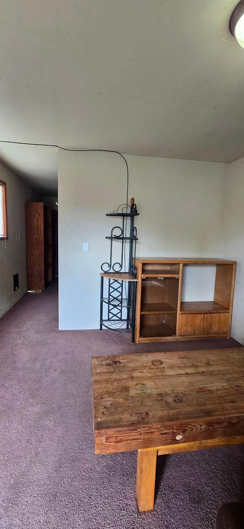 Building Photo - Room for rent with private entrance