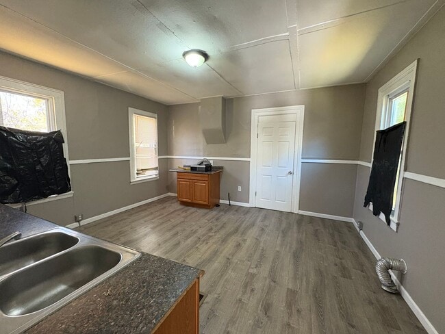 Building Photo - Two Bedroom Single Family Home!