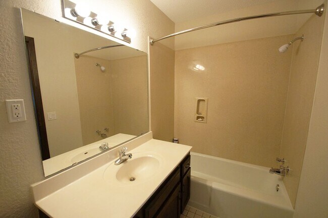 Building Photo - Spacious Two Bedroom Classic Appaloosa Suite