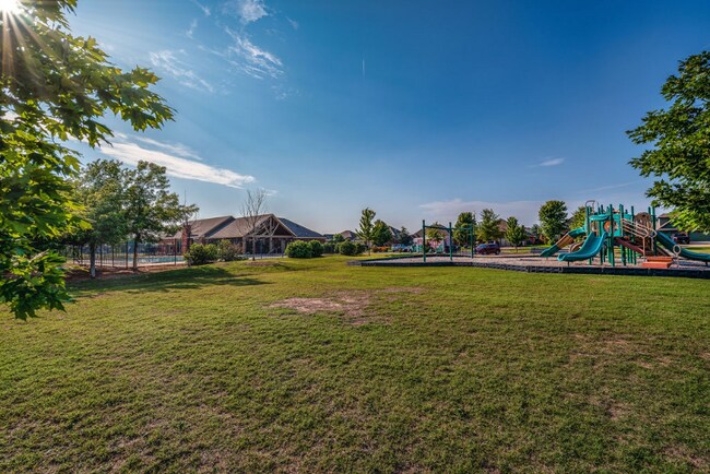 Building Photo - 5112 SW 120th Ct