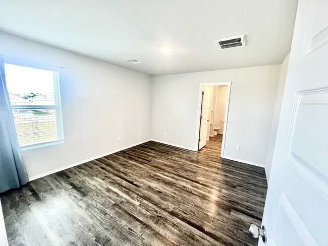 Building Photo - 1208 Clydesdale Dr