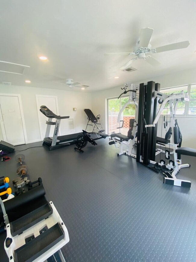 Building Photo - 2800 NE 14th Street Causeway