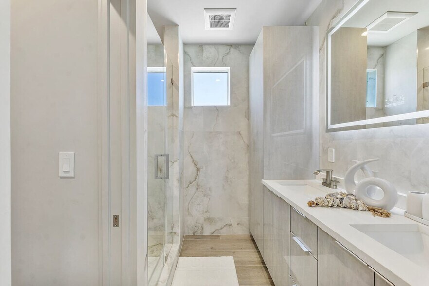 Building Photo - 99 Seaside Ave