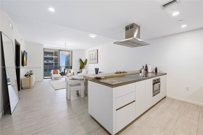 Building Photo - 1000 Brickell Plaza