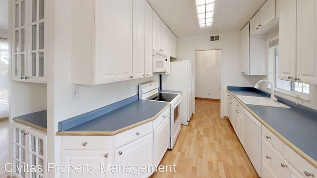 Building Photo - 3 br, 2.5 bath House - 2671 Webster Ct