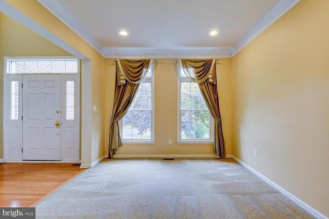 Building Photo - 45 Lockwood Dr