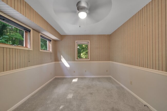 Building Photo - 8205 Knollwood Cir