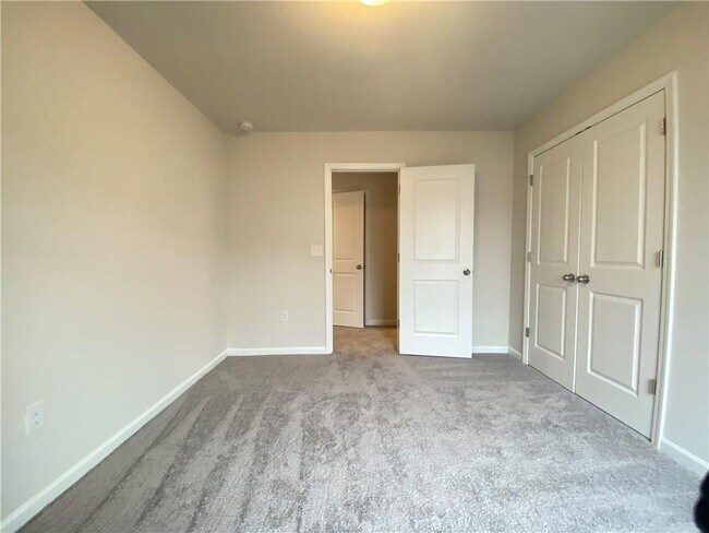 Building Photo - 4679 Fullerton Dr