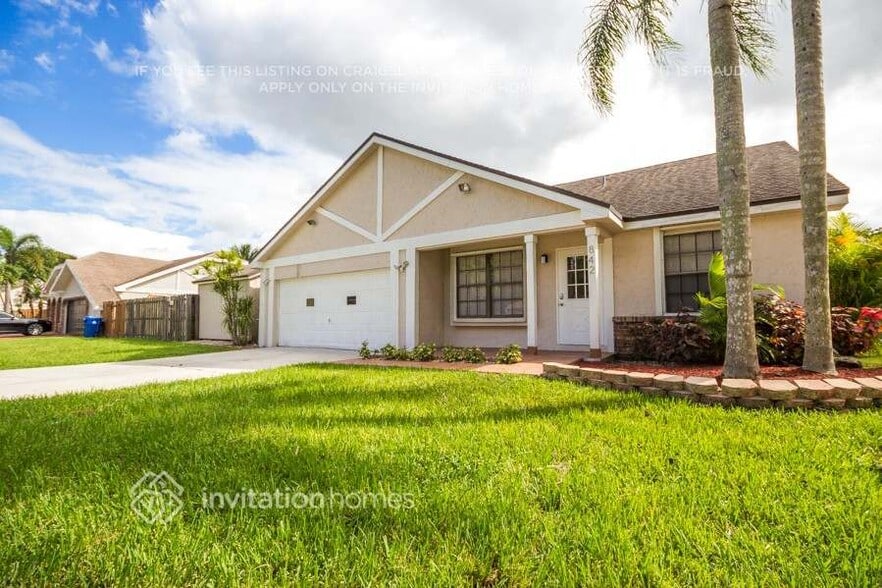 Primary Photo - 842 SW 159th Terrace