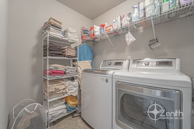 Building Photo - 5921 NE 48th St