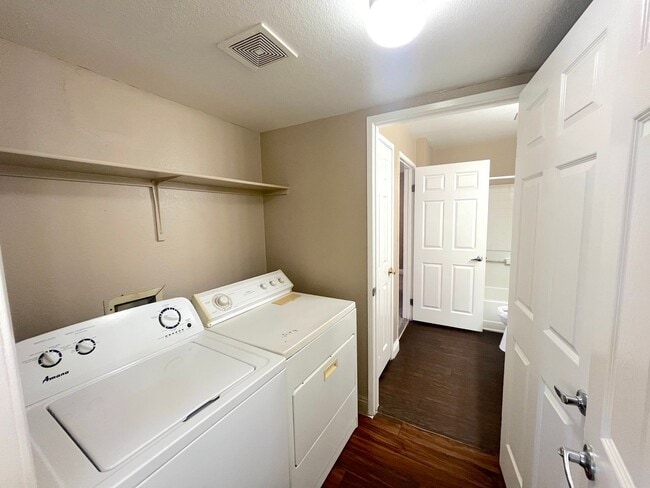 Building Photo - 2 bed 2 bath 2nd floor condo unit in gated community w/pool and amenities