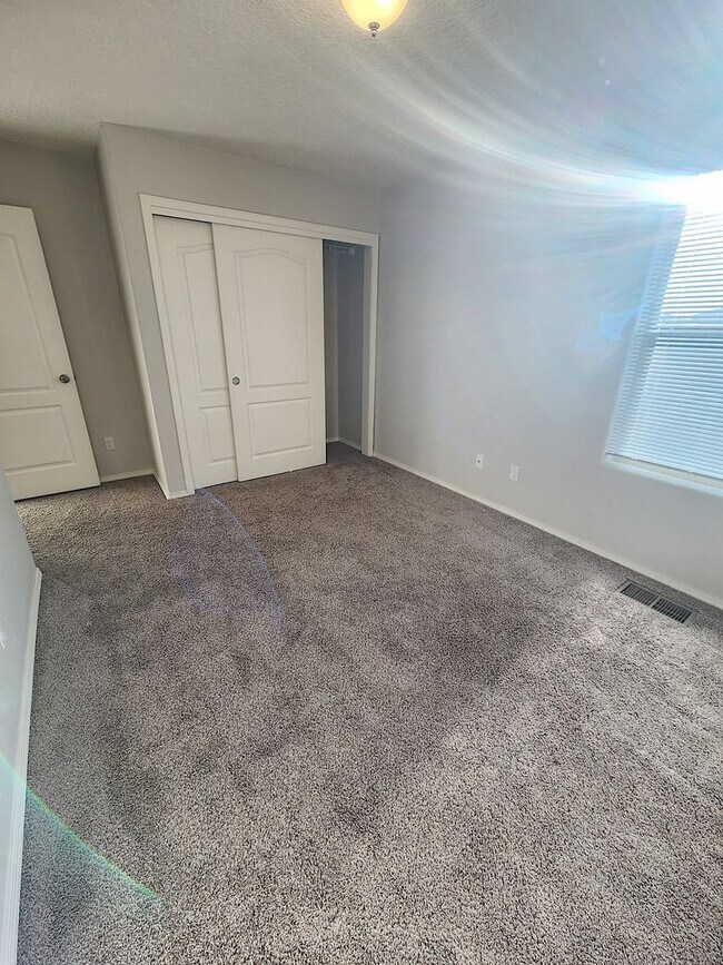 Building Photo - Amazing 3 bedroom on Westside! Coors/Ladera. Close to Petroglyphs, I-40.