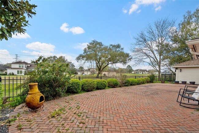 Building Photo - 534 Fox Briar Ln