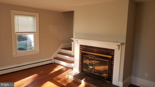 Primary Photo - 555 Barrett Ave