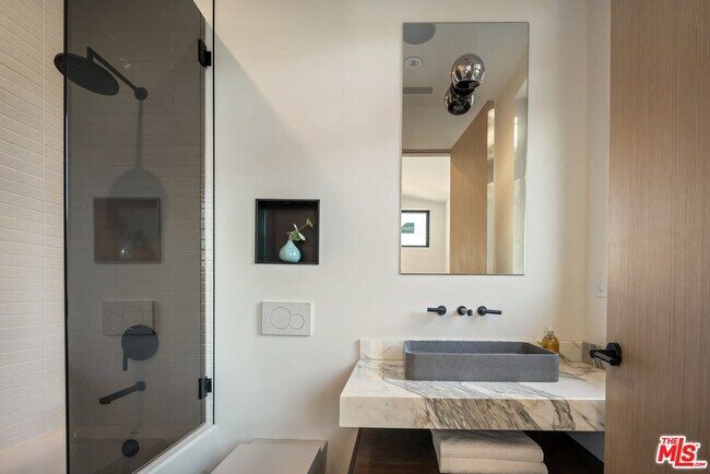 Building Photo - 3616 Cadman Dr