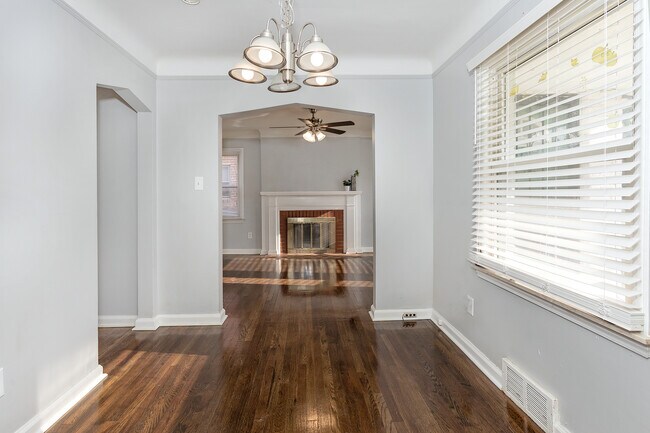 Building Photo - 9238 Artesian St