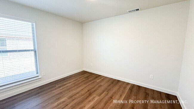 Building Photo - 2127 Langford Ave