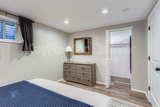 Building Photo - 5327 Independence St