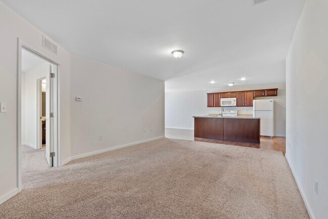 Building Photo - 579 Regency Cir