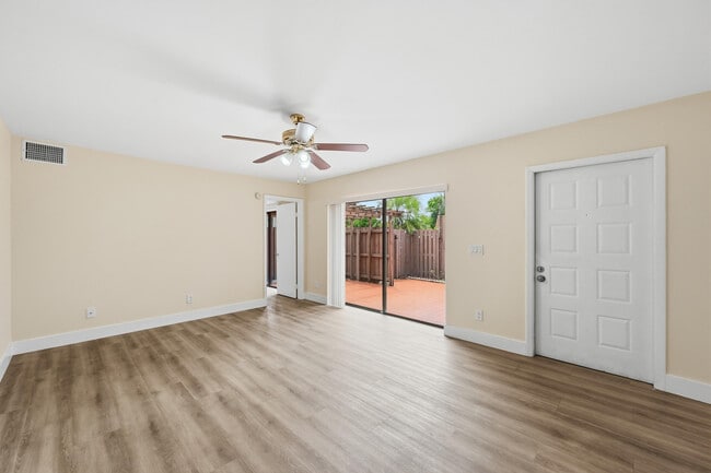 Building Photo - 8337 N Coral Cir