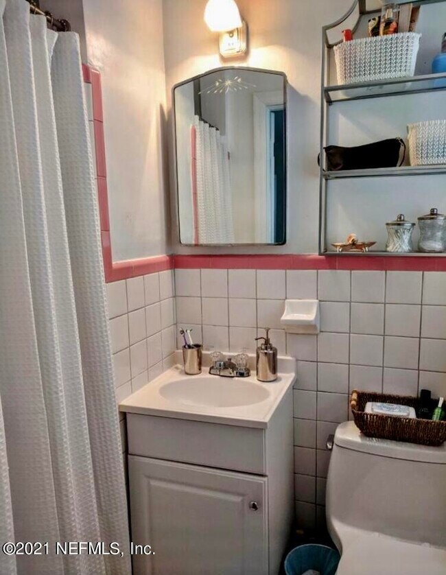 Building Photo - 1694 Geraldine Dr