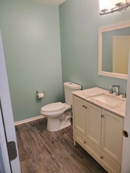 Building Photo - 340 Woodridge Cir