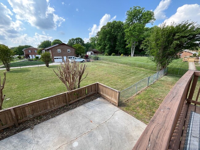 Building Photo - Incredible Location in N Davidson Co with ...