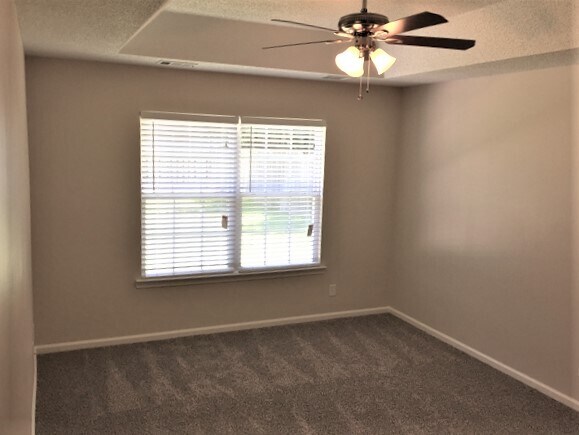 Building Photo - 6 Raven Wood Way